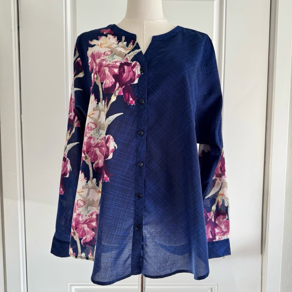 Chico’s Blue Floral Blouse Size 2 (Large) Long Sleeve Button Front